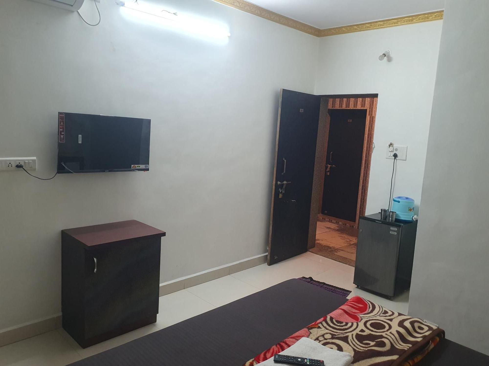 Hotel Hiral Residency *