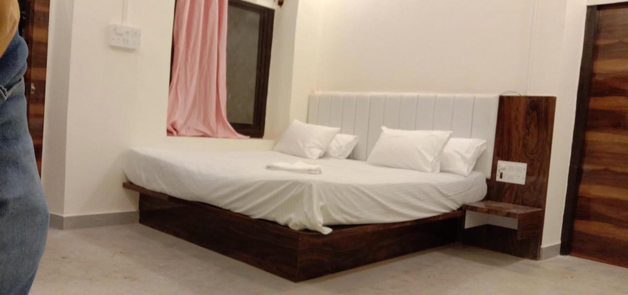 Laxmi Resort, * Matheran