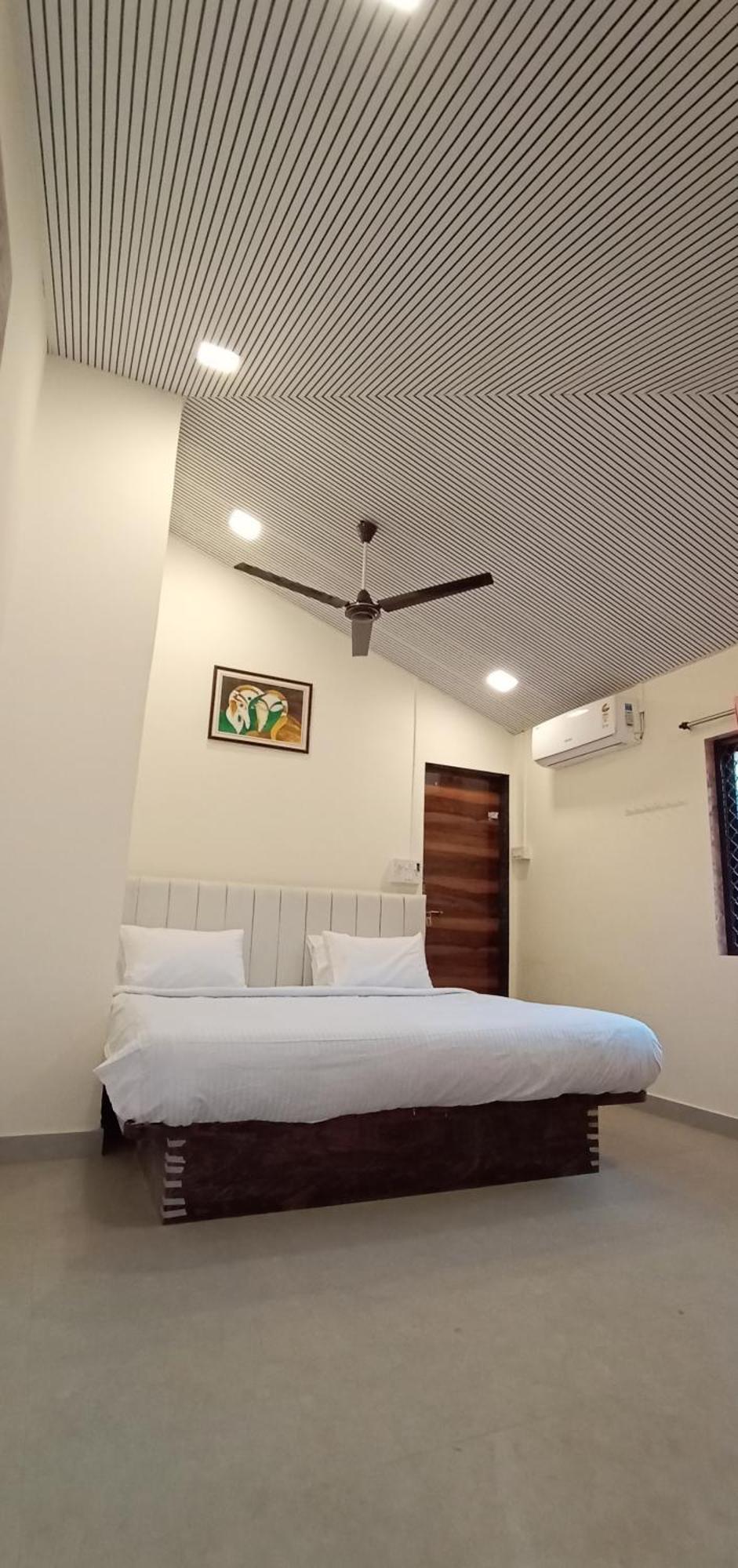 Laxmi Resort, * Matheran