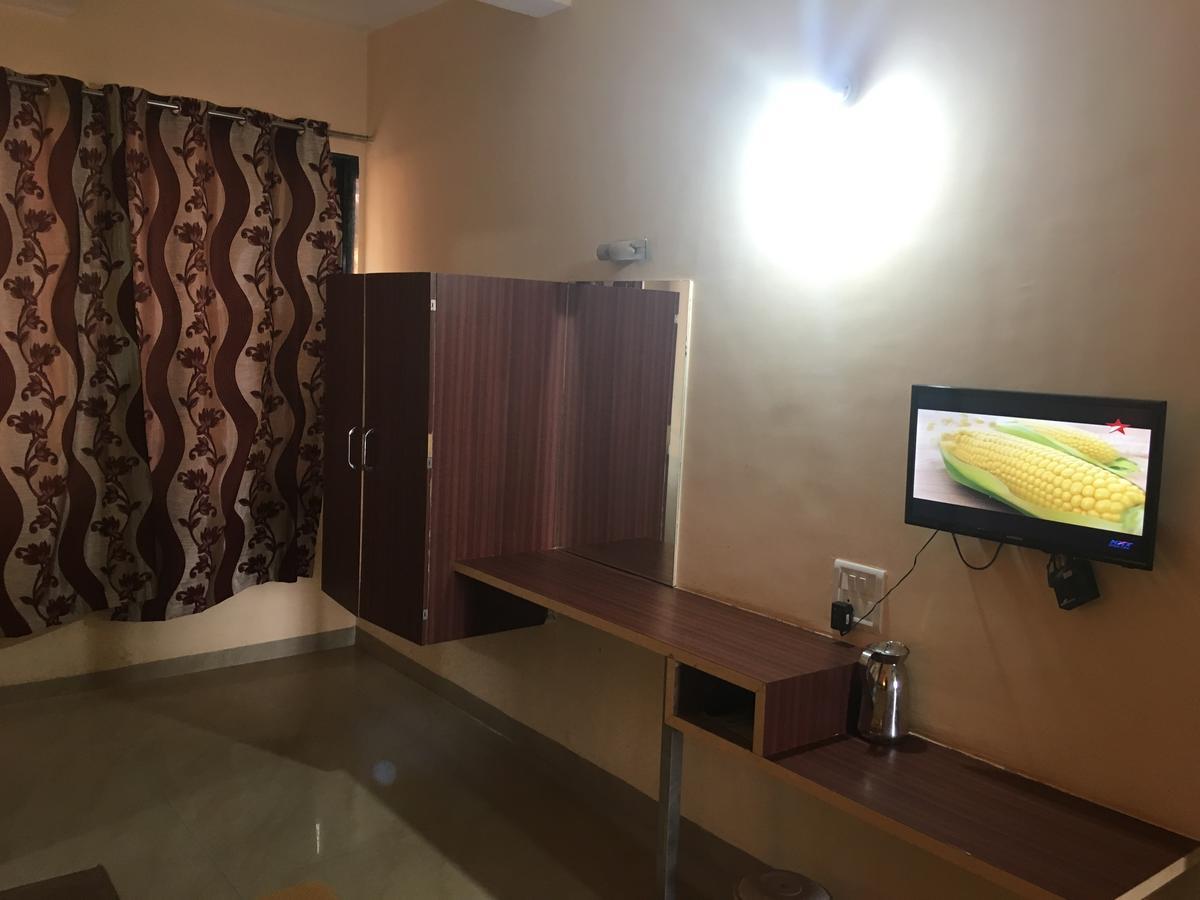 Hotel Roshan Palace *