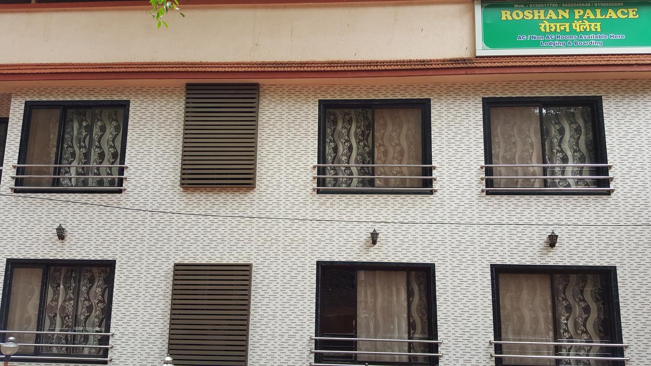 Hotel Roshan Palace