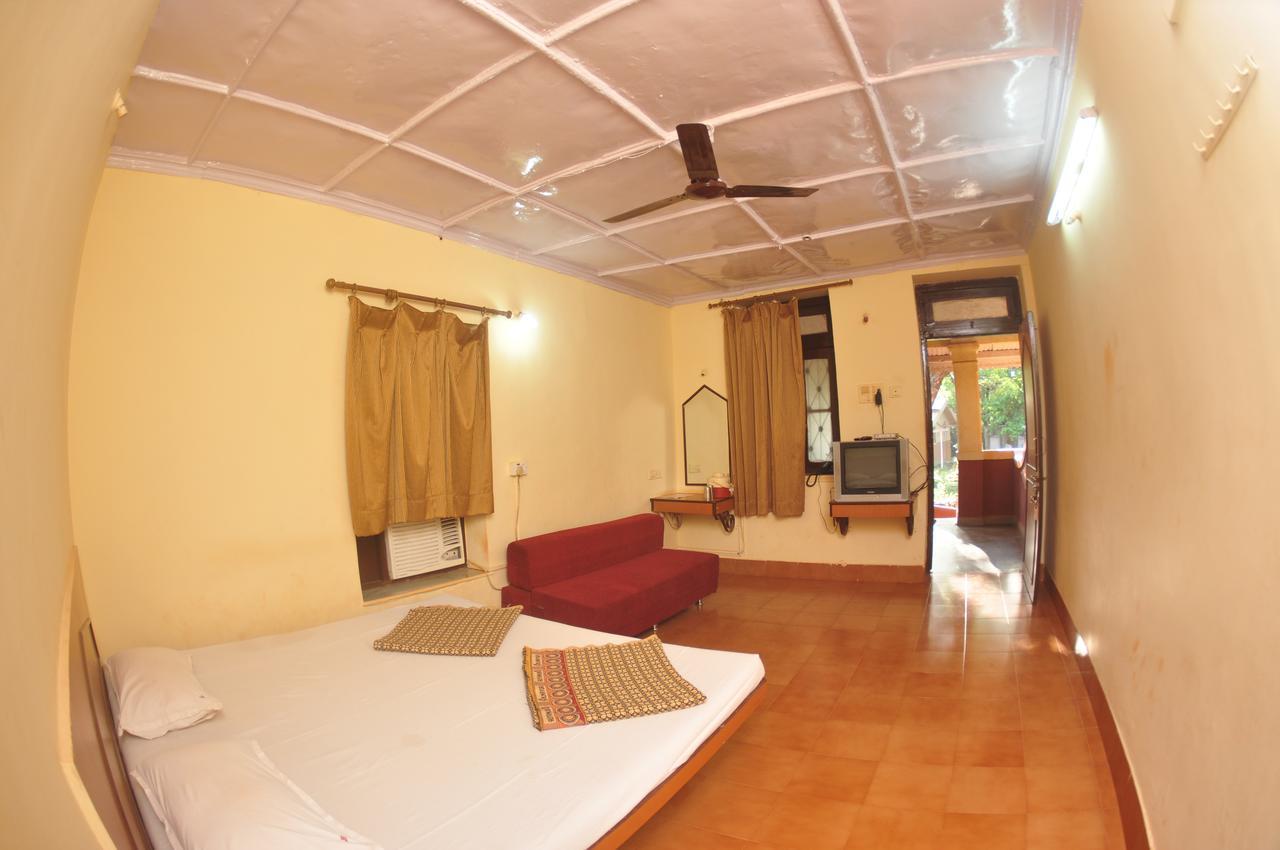 Gujarat Bhavan 3*